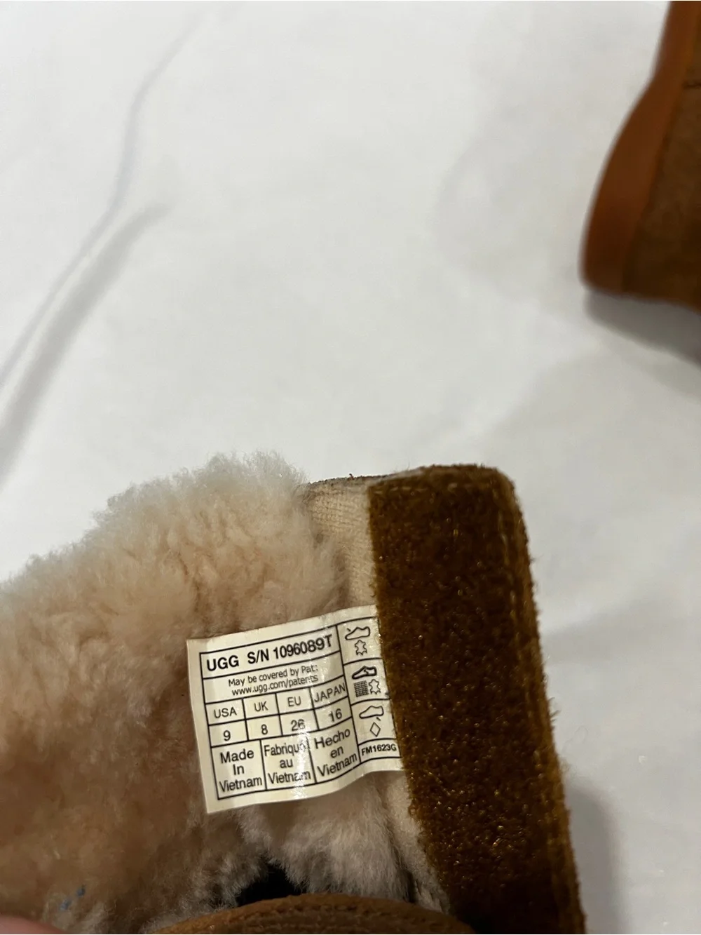 UGG Kids Keelan Boots Size 9 Brown WOOL blend Lining